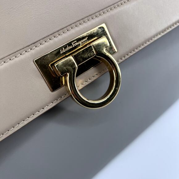 Ferragamo Sofia Handbag Calf Leather - Style 21 D543/19 - Picture 12 of 16